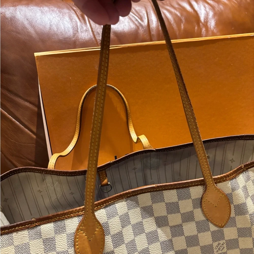 Louis Vuitton Damier Azur Canvas Tote in Ivory and Light Blue with Vachetta Trim - Picture 4 of 15